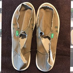 Tan/ Brown Sanuk shoes